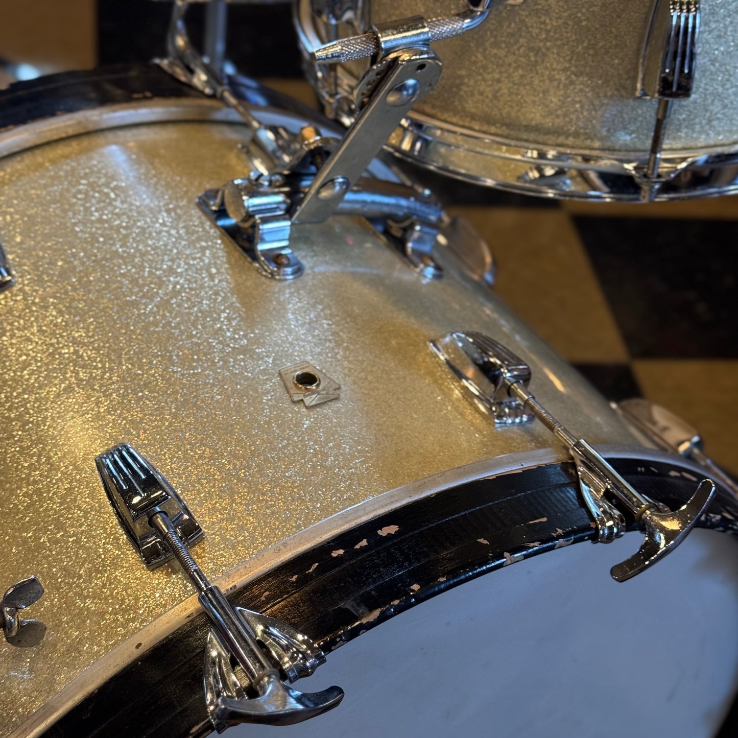 VINTAGE 1960's Ludwig Classic Outfit in Silver Sparkle w/ LM400 Supraphonic - 14x22, 9x13, 16x16, 5x14
