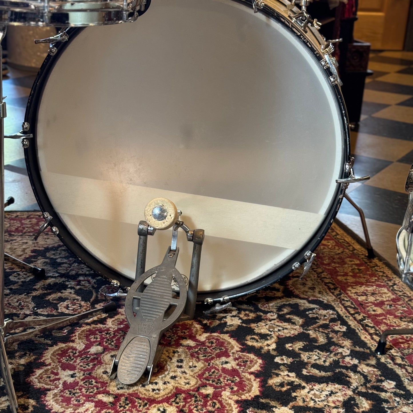 VINTAGE 1960's Ludwig Classic Outfit in Silver Sparkle w/ LM400 Supraphonic - 14x22, 9x13, 16x16, 5x14