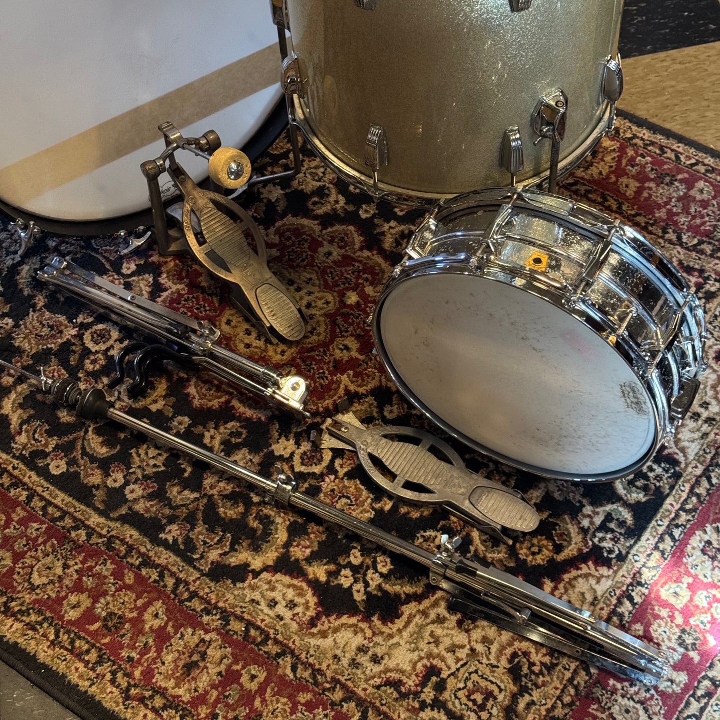 VINTAGE 1960's Ludwig Classic Outfit in Silver Sparkle w/ LM400 Supraphonic - 14x22, 9x13, 16x16, 5x14