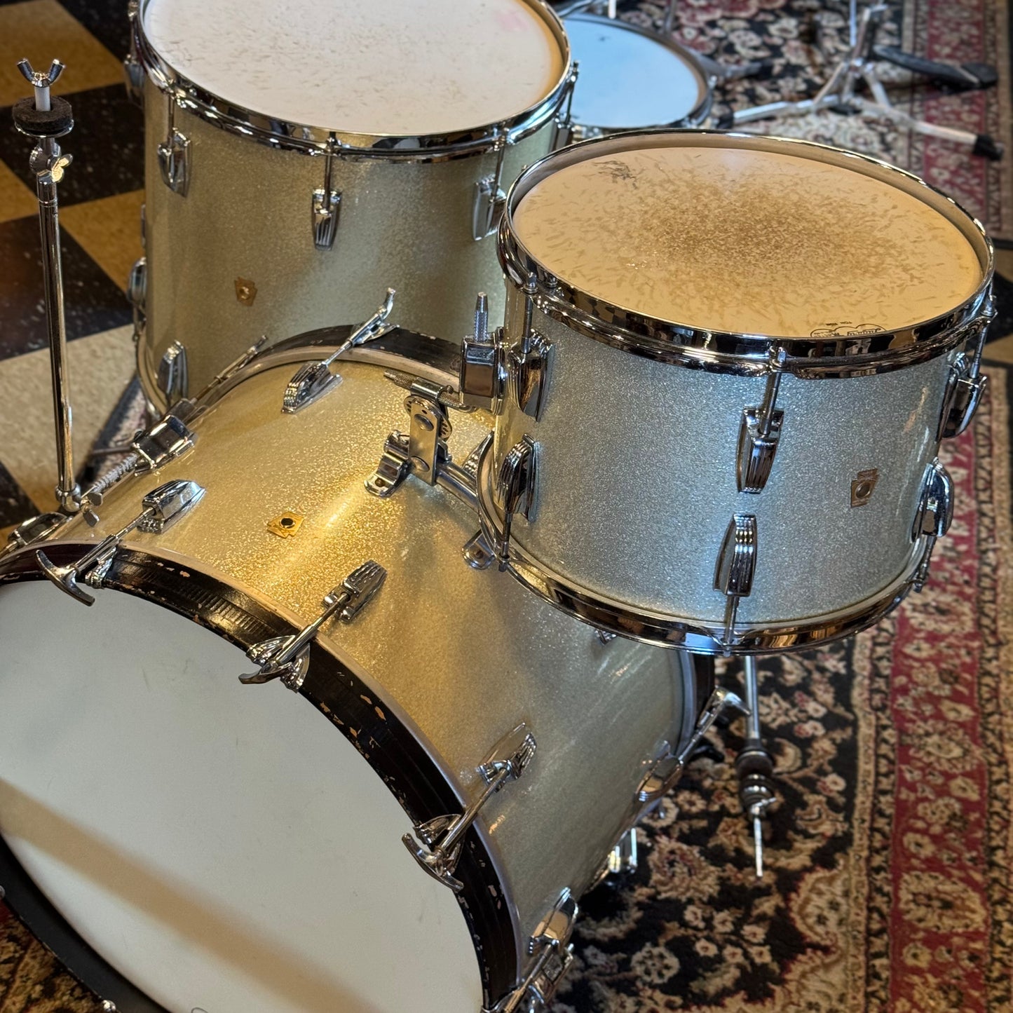 VINTAGE 1960's Ludwig Classic Outfit in Silver Sparkle w/ LM400 Supraphonic - 14x22, 9x13, 16x16, 5x14