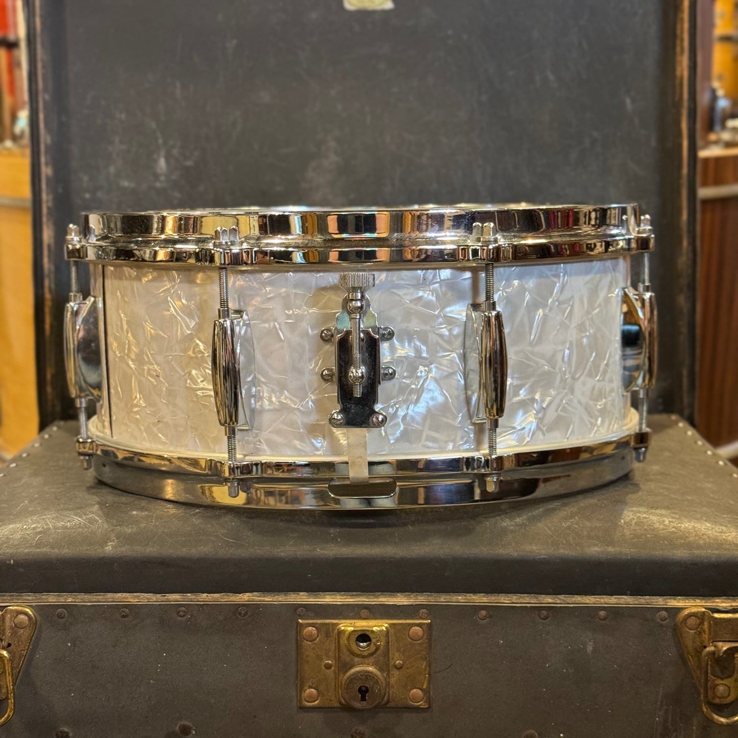 VINTAGE 1960's Gretsch 5.5x14 Round Badge Name Band Snare Drum in White Marine Pearl