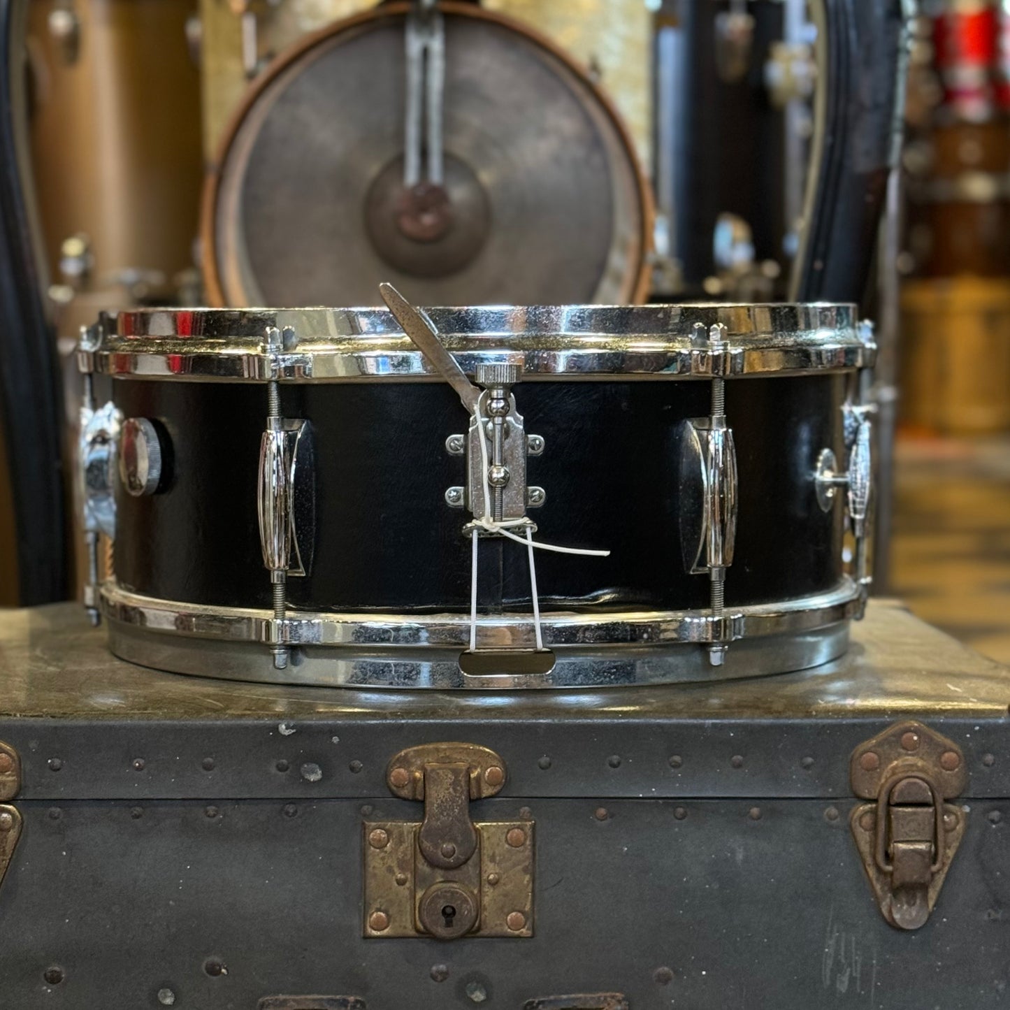 VINTAGE 1960's Gretsch 5.5x14 Round Badge Renown Snare Drum in Faux Leather