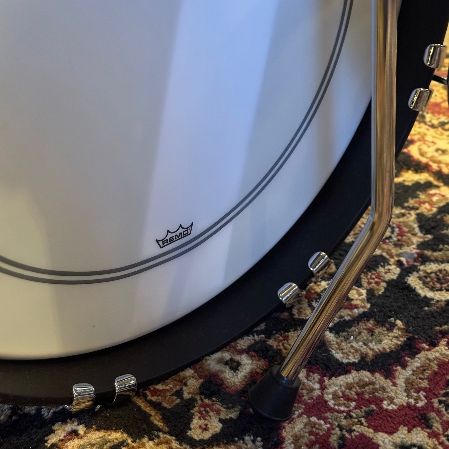 NEW Gretsch USA Custom Drum Set in Silver Glass Glitter - 14x18, 8x12, 14x14