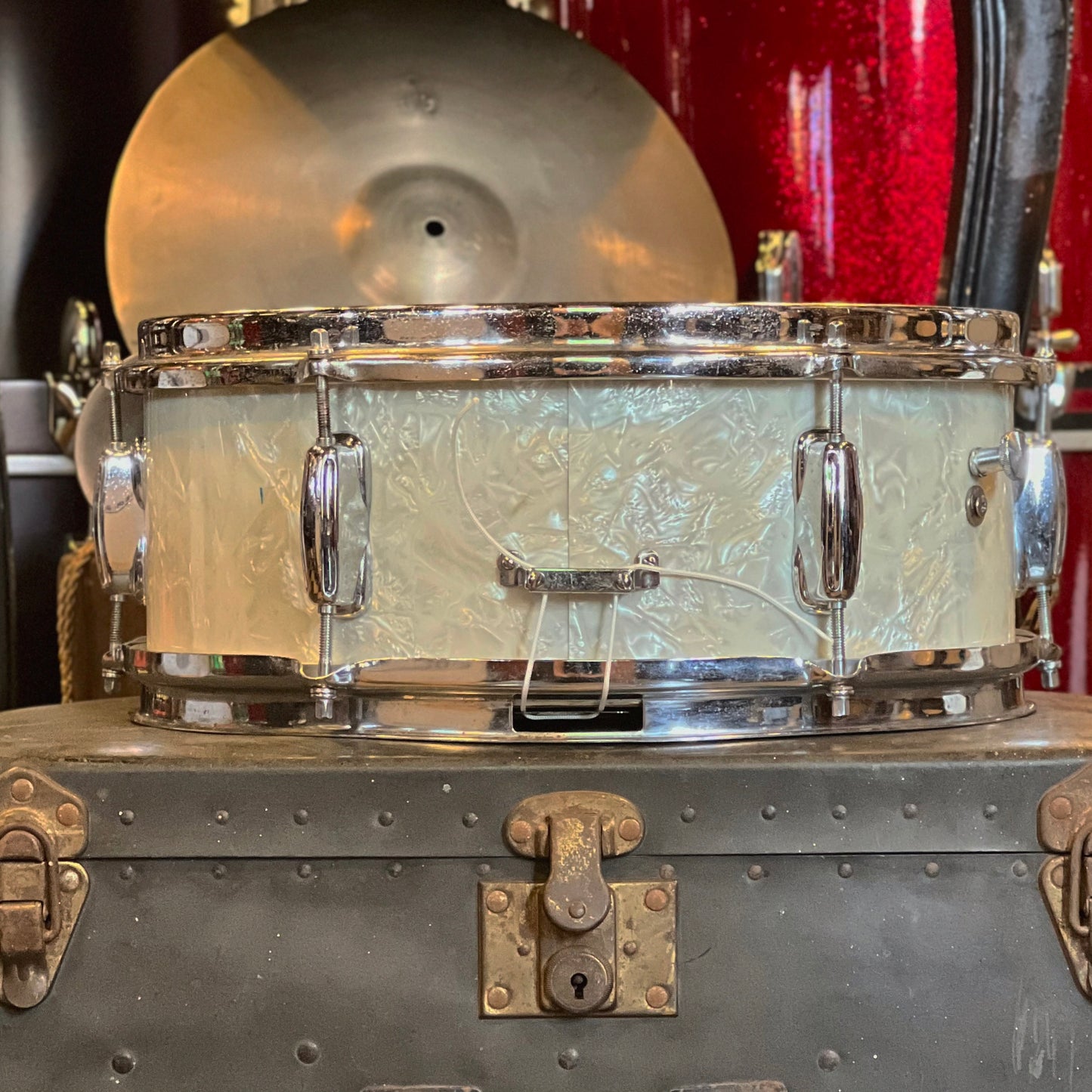 VINTAGE 1960's Slingerland 5.5x14 No. 161 Deluxe Student Model Snare Drum in White Marine Pearl