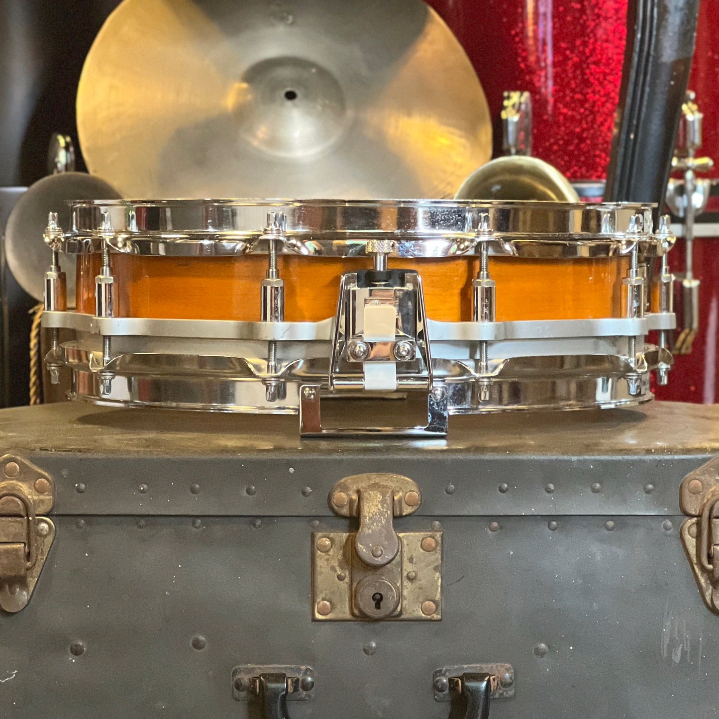 USED 1990's Pearl 3.5x14 Free Floating Maple Snare Drum in Gloss Maple