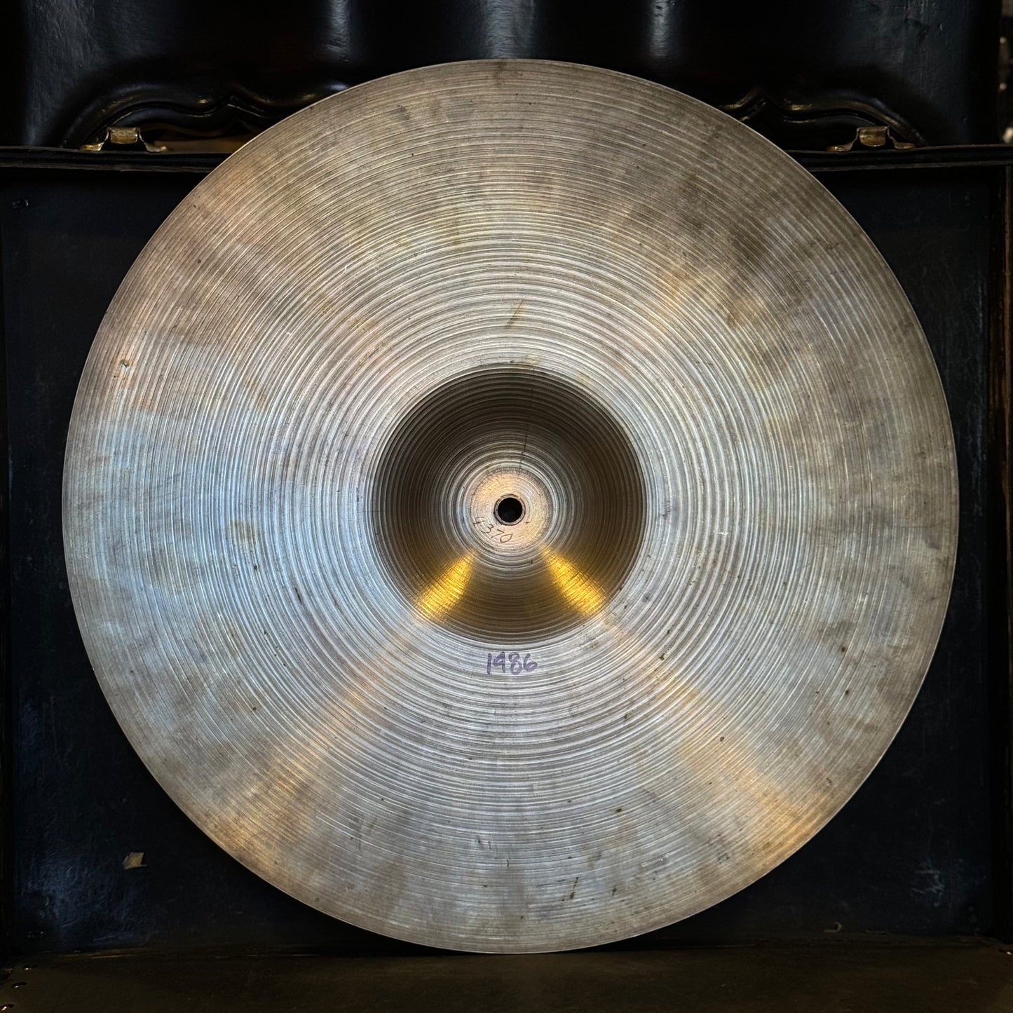 VINTAGE 1970's A. Zildjian 18" Medium-Thin Crash Cymbal - 1486g