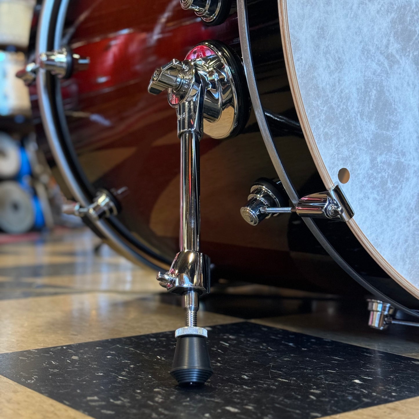 USED DW Design 18x22 Bass Drum in Tobacco Burst