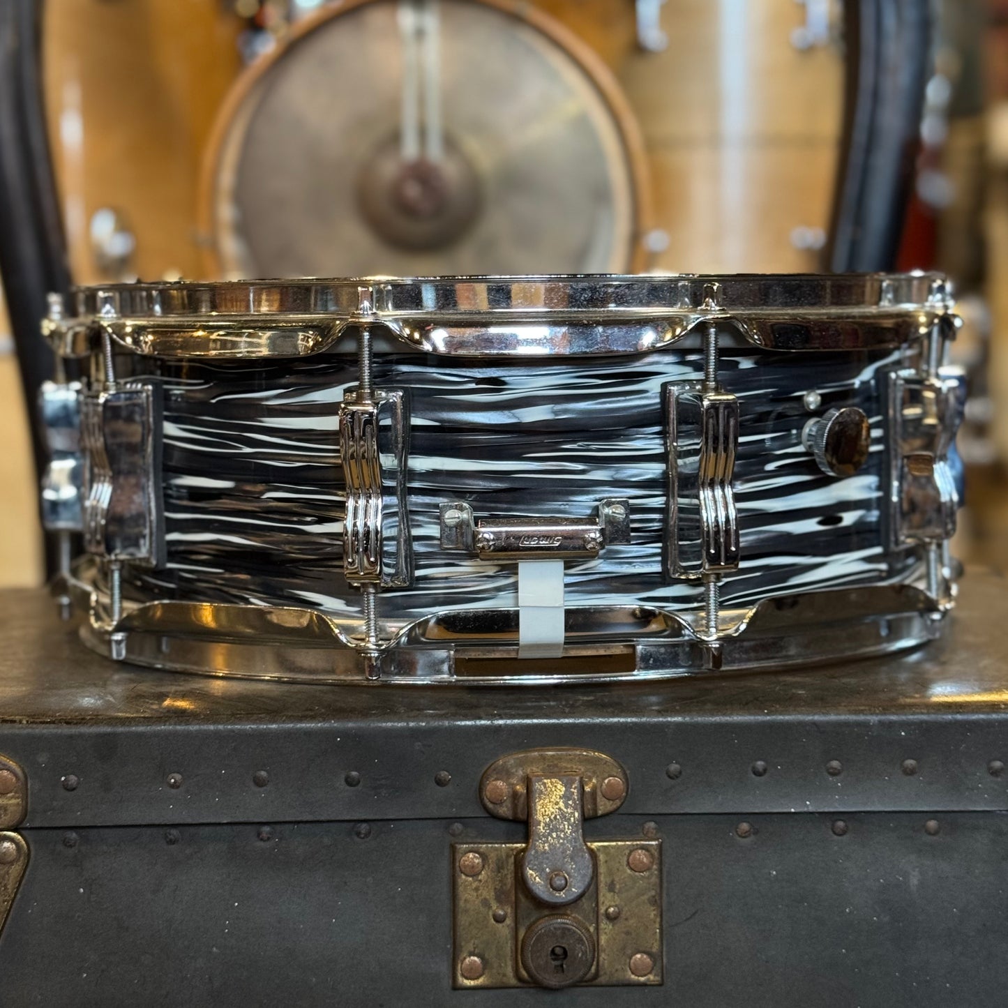 USED 1990's Ludwig 5.5x14 Monroe Badge Classic Snare Drum in Black Oyster