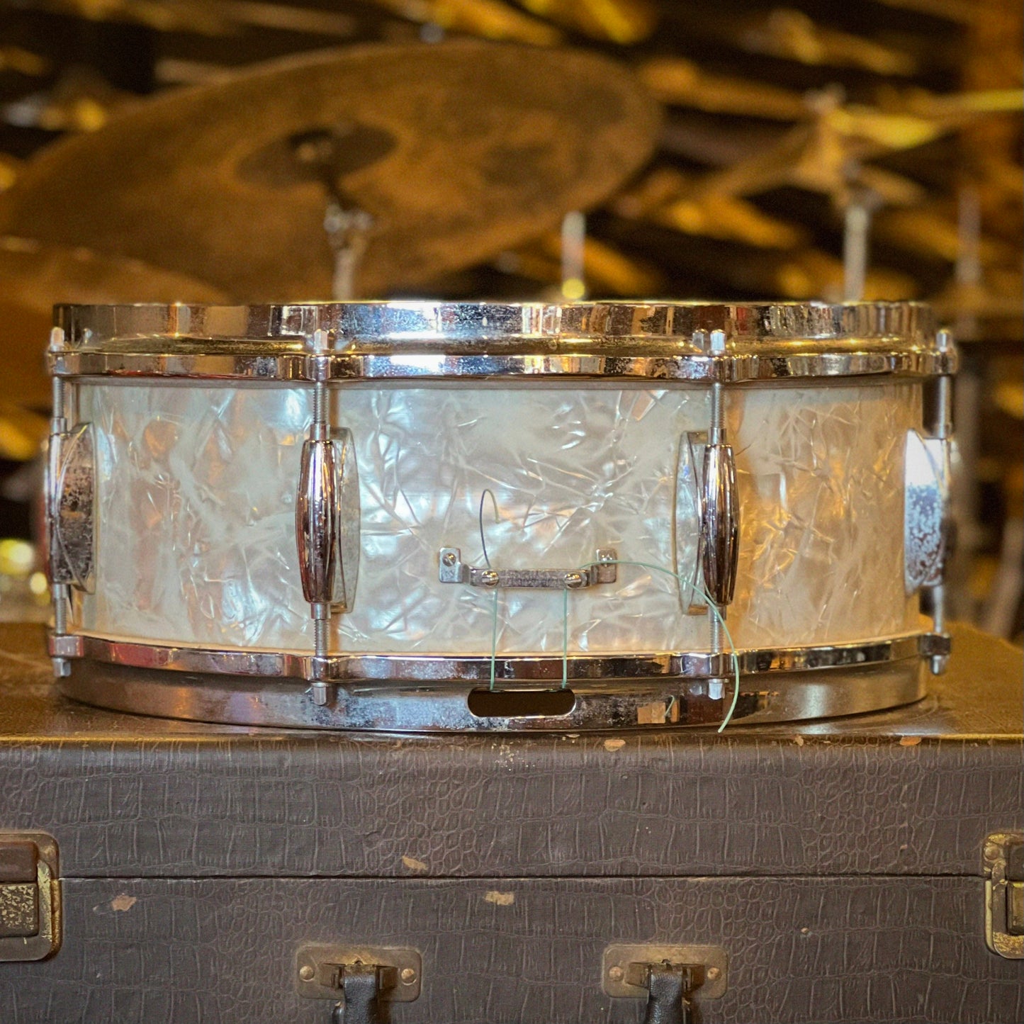VINTAGE 1960's Gretsch 5.5x14 No. 4103 Renown Snare Drum in White Marine Pearl
