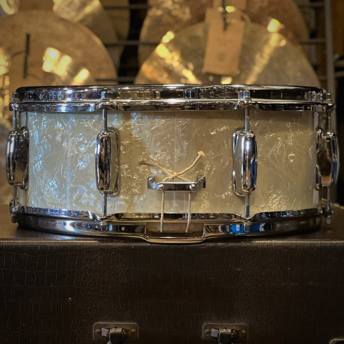 VINTAGE 1960's Slingerland 5.5x14 Hollywood Ace Snare Drum in White Marine Pearl
