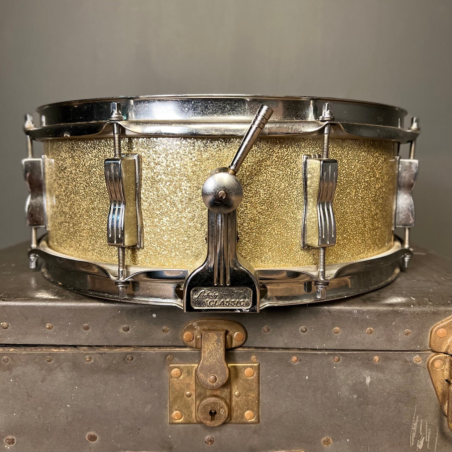 VINTAGE 1968 Ludwig 5.5x14 Super Classic in Gold Sparkle
