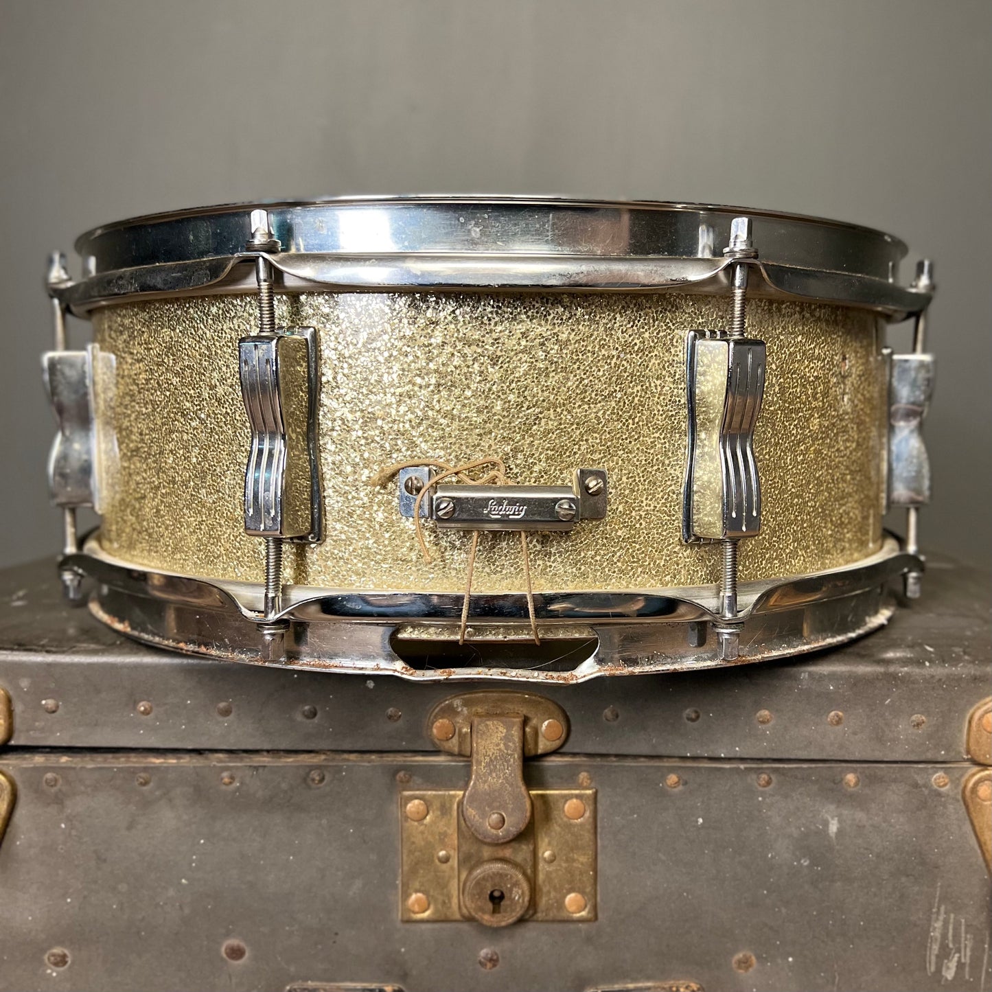 VINTAGE 1968 Ludwig 5.5x14 Super Classic in Gold Sparkle