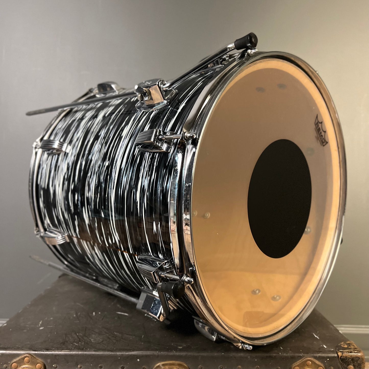 VINTAGE 1970's Ludwig 16x16 Floor Tom in Black Oyster