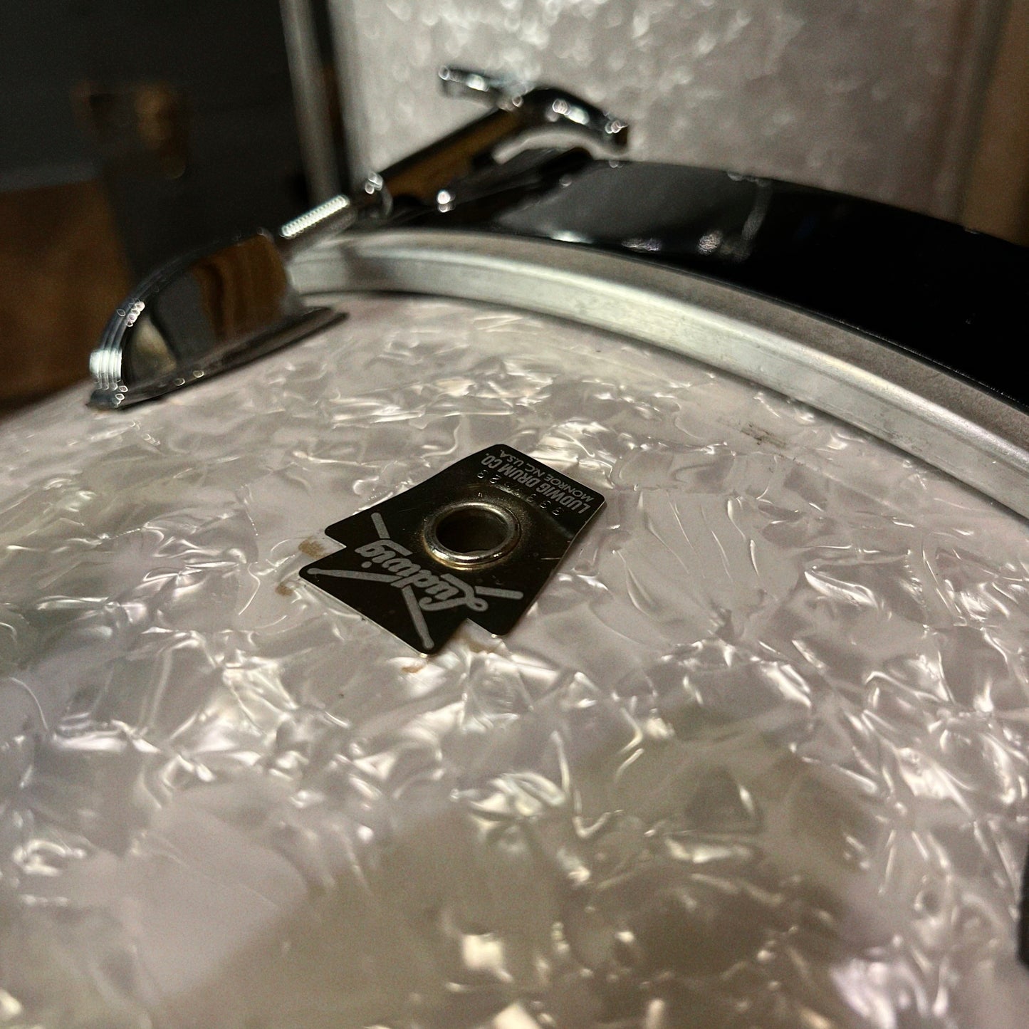 USED 1997 Ludwig Classic Fab Outfit in White Marine Pearl - 16x22, 9x13, 16x16