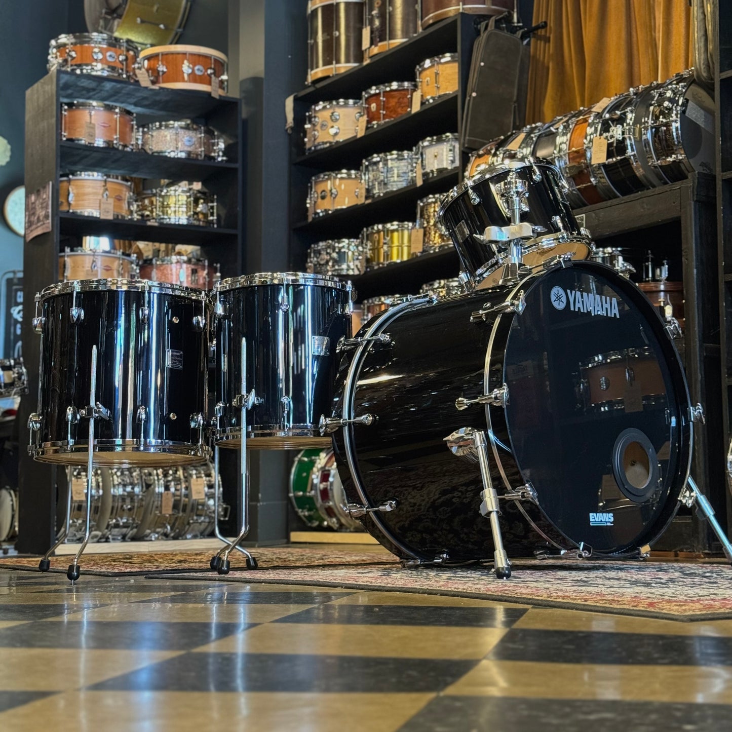 USED Yamaha Birch Custom Absolute in Piano Black Lacquer - 18x24, 9x12, 14x13, 15x16