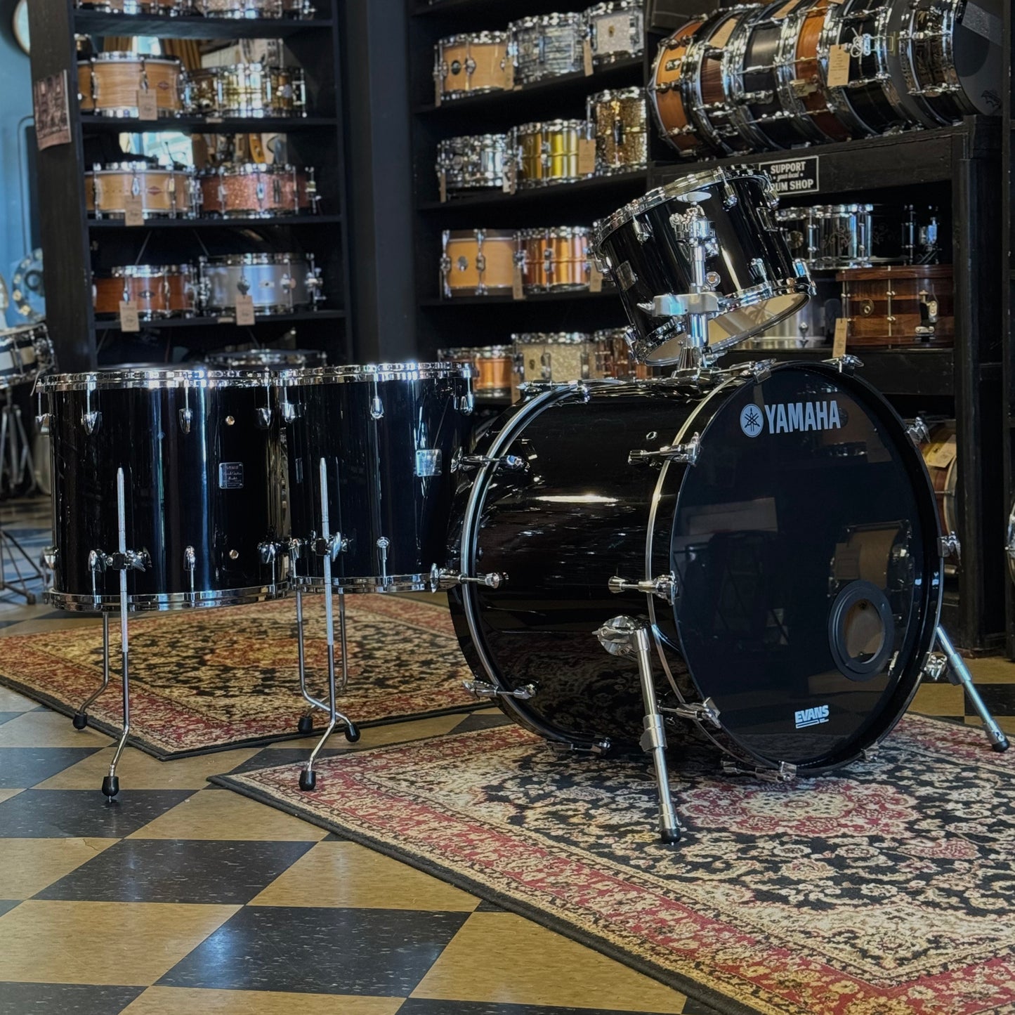 USED Yamaha Birch Custom Absolute in Piano Black Lacquer - 18x24, 9x12, 14x13, 15x16