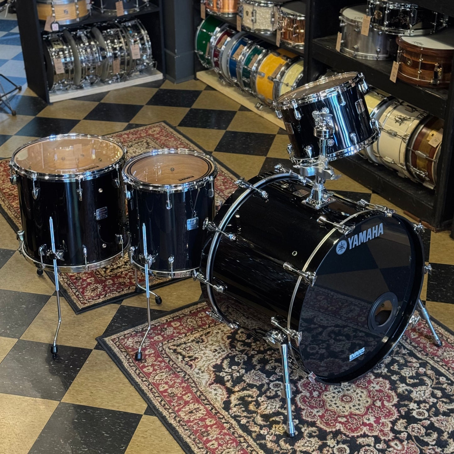 USED Yamaha Birch Custom Absolute in Piano Black Lacquer - 18x24, 9x12, 14x13, 15x16