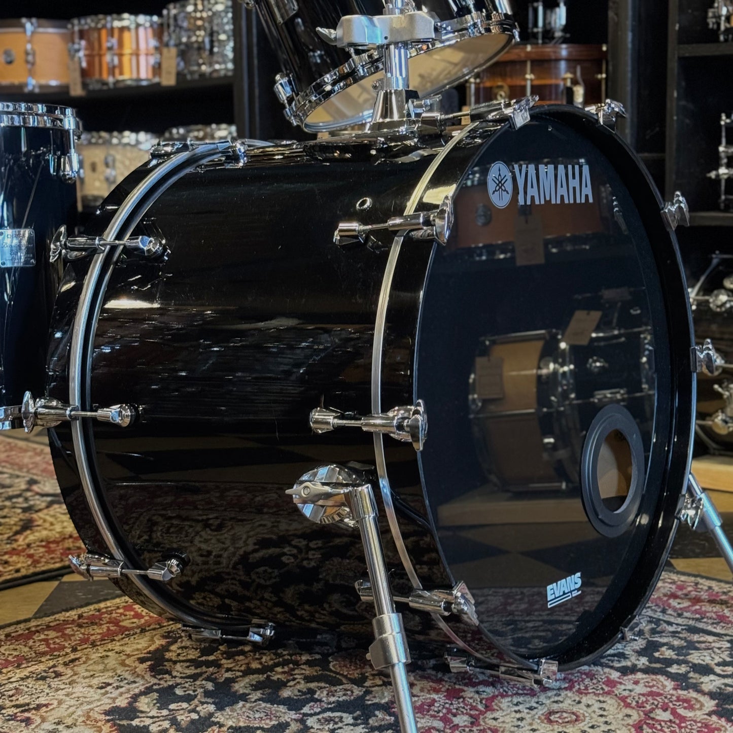 USED Yamaha Birch Custom Absolute in Piano Black Lacquer - 18x24, 9x12, 14x13, 15x16