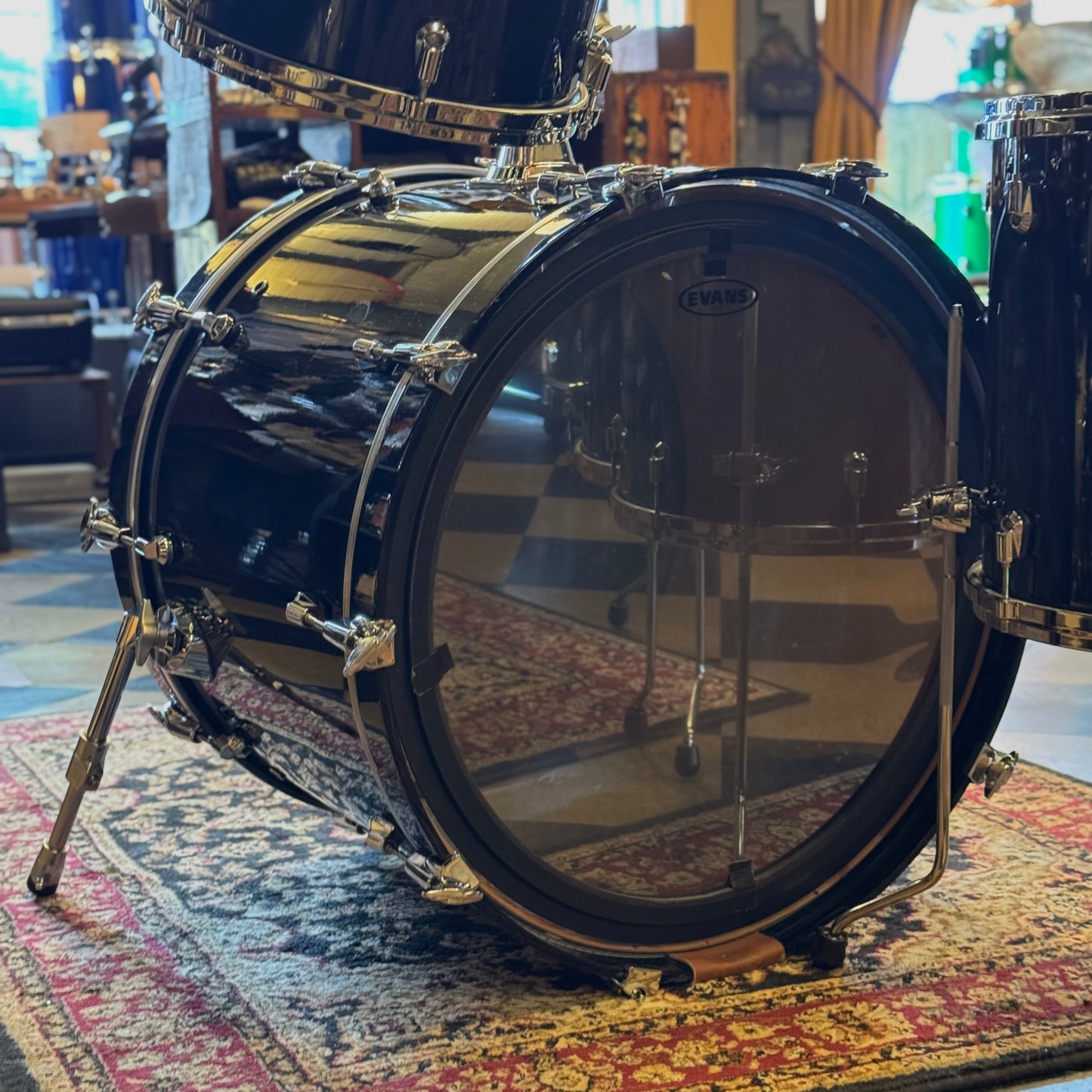 USED Yamaha Birch Custom Absolute in Piano Black Lacquer - 18x24, 9x12, 14x13, 15x16