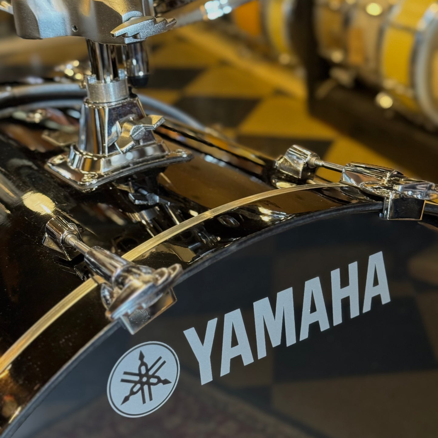 USED Yamaha Birch Custom Absolute in Piano Black Lacquer - 18x24, 9x12, 14x13, 15x16