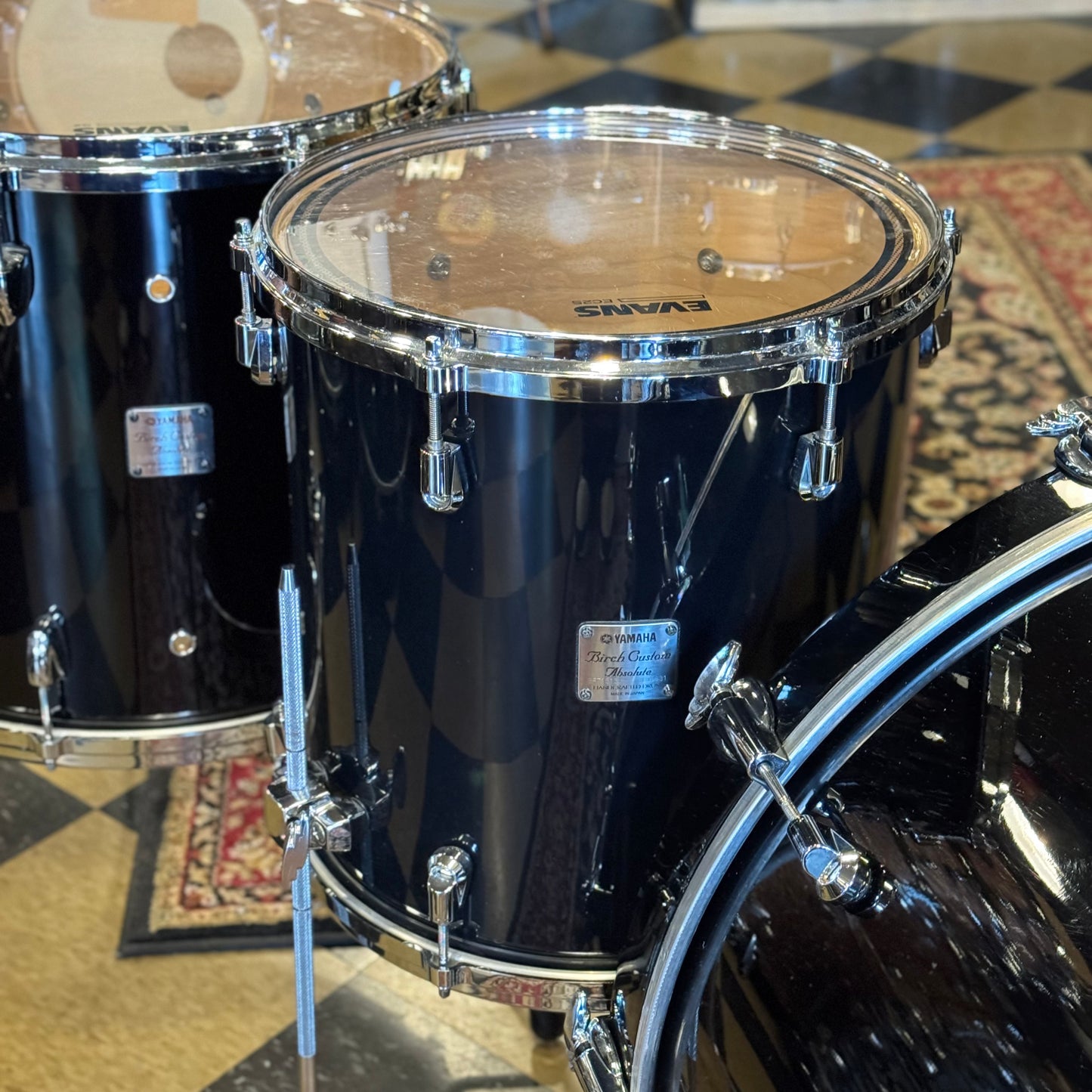 USED Yamaha Birch Custom Absolute in Piano Black Lacquer - 18x24, 9x12, 14x13, 15x16