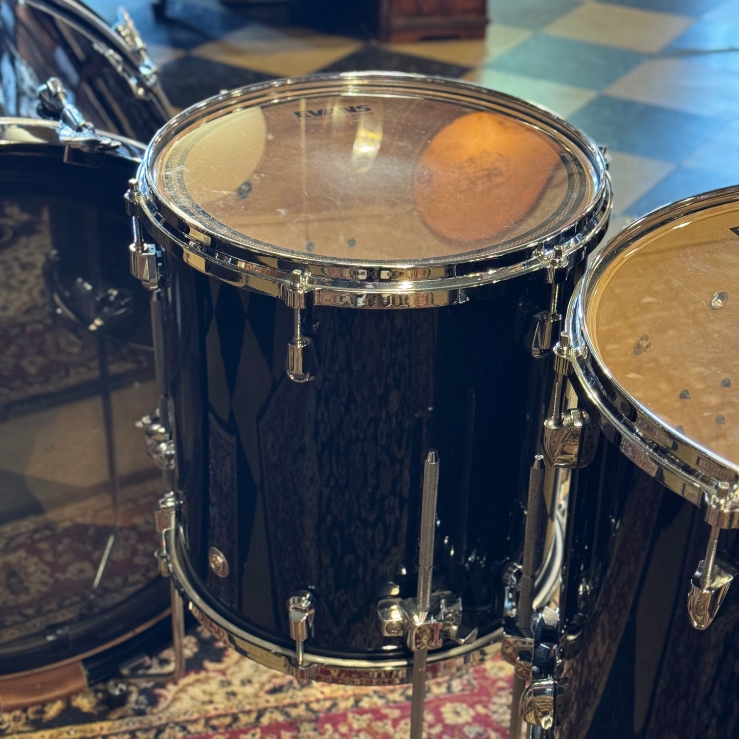 USED Yamaha Birch Custom Absolute in Piano Black Lacquer - 18x24, 9x12, 14x13, 15x16
