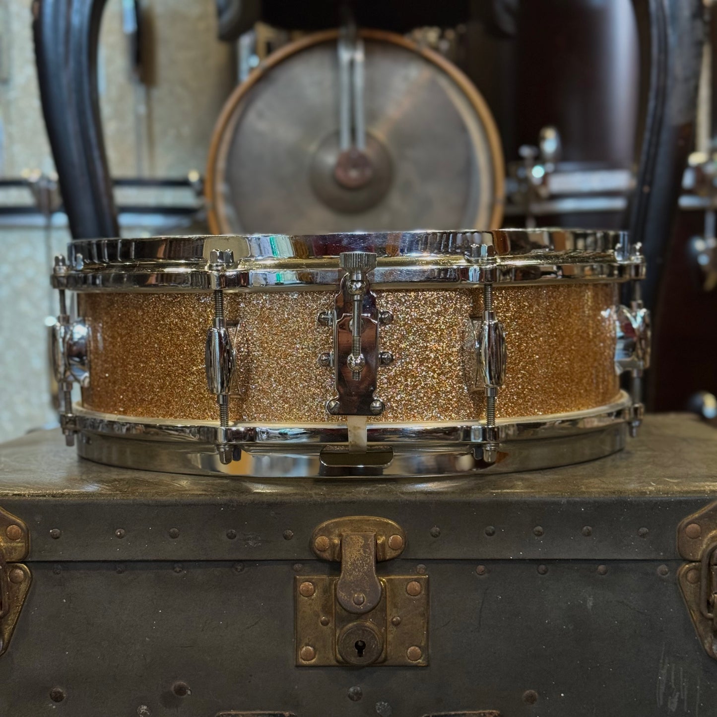 VINTAGE 1960's Gretsch 4x14 Round Badge Progressive Jazz Snare Drum in Champagne Sparkle