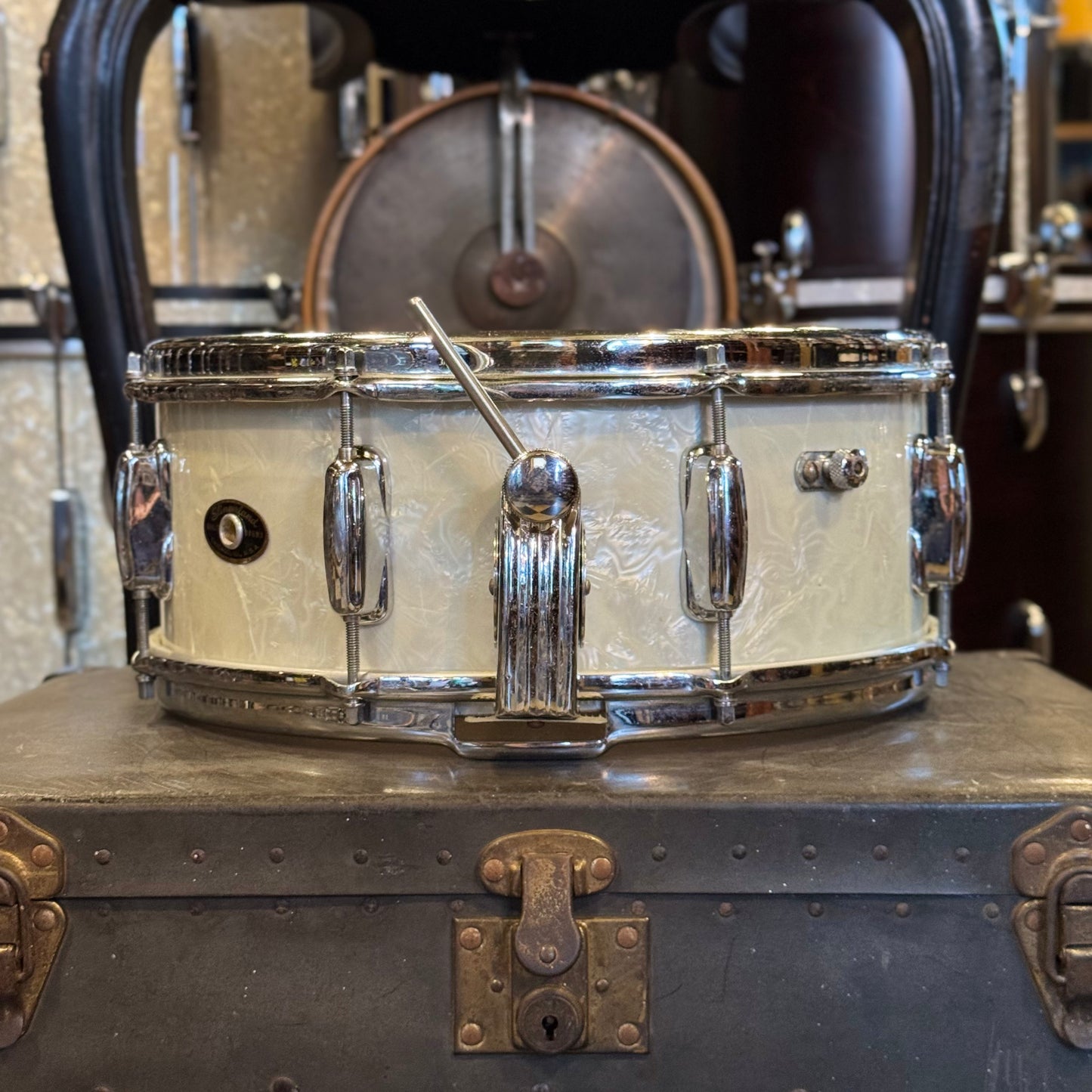 VINTAGE 1960's Slingerland 5.5x14 Radioking Snare Drum in White Marine Pearl