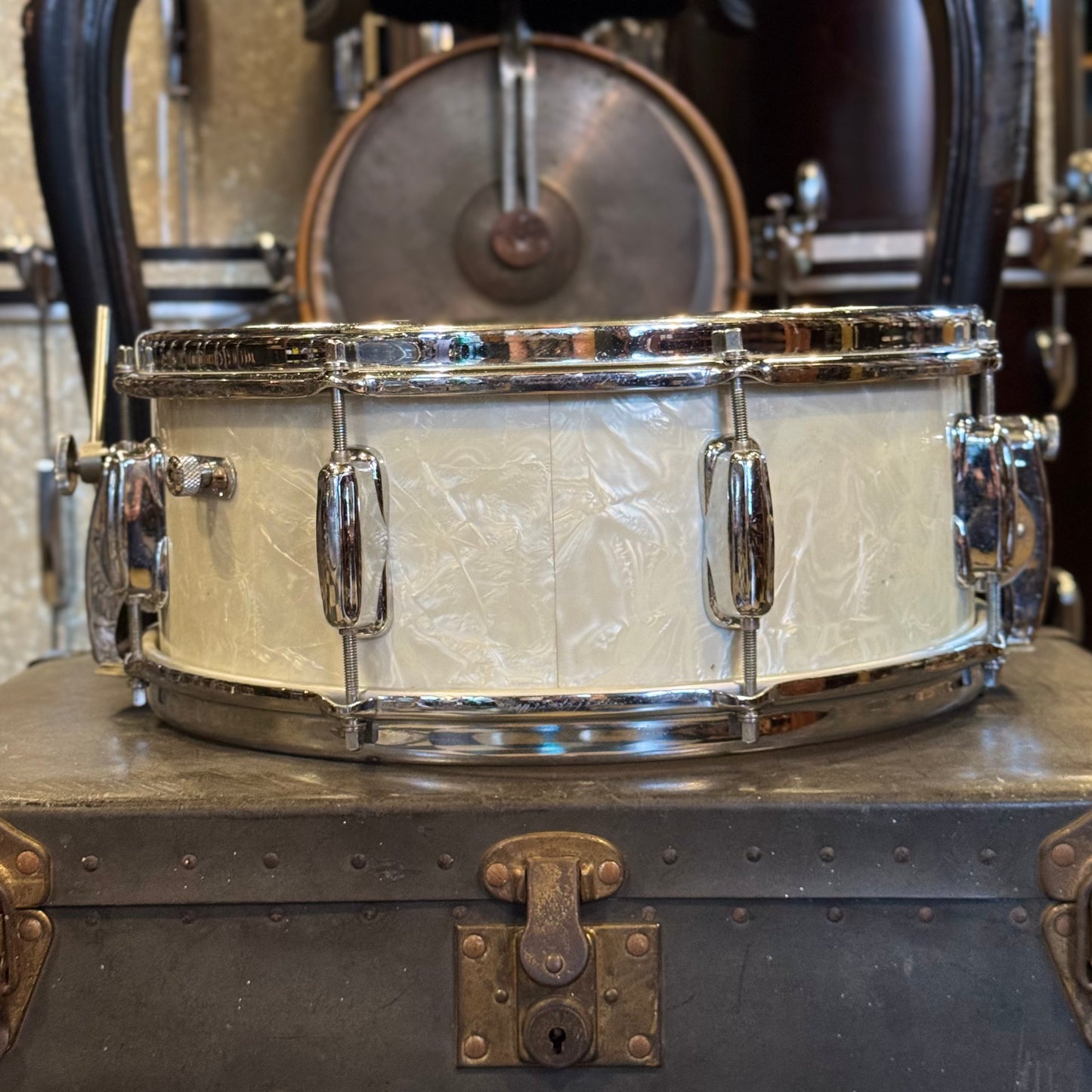 VINTAGE 1960's Slingerland 5.5x14 Radioking Snare Drum in White Marine Pearl