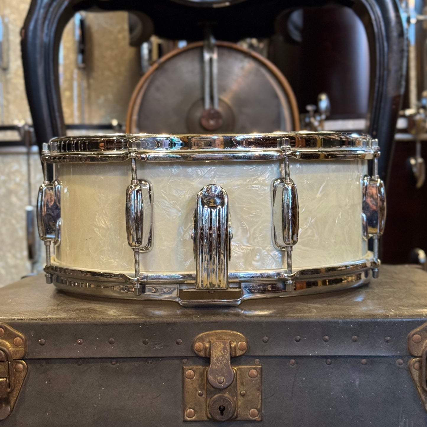 VINTAGE 1960's Slingerland 5.5x14 Radioking Snare Drum in White Marine Pearl