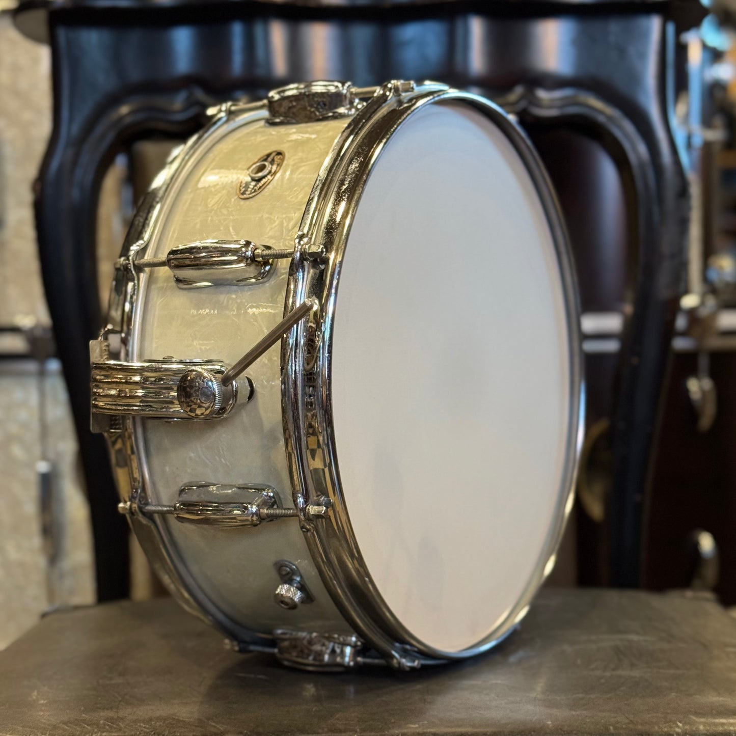 VINTAGE 1960's Slingerland 5.5x14 Radioking Snare Drum in White Marine Pearl