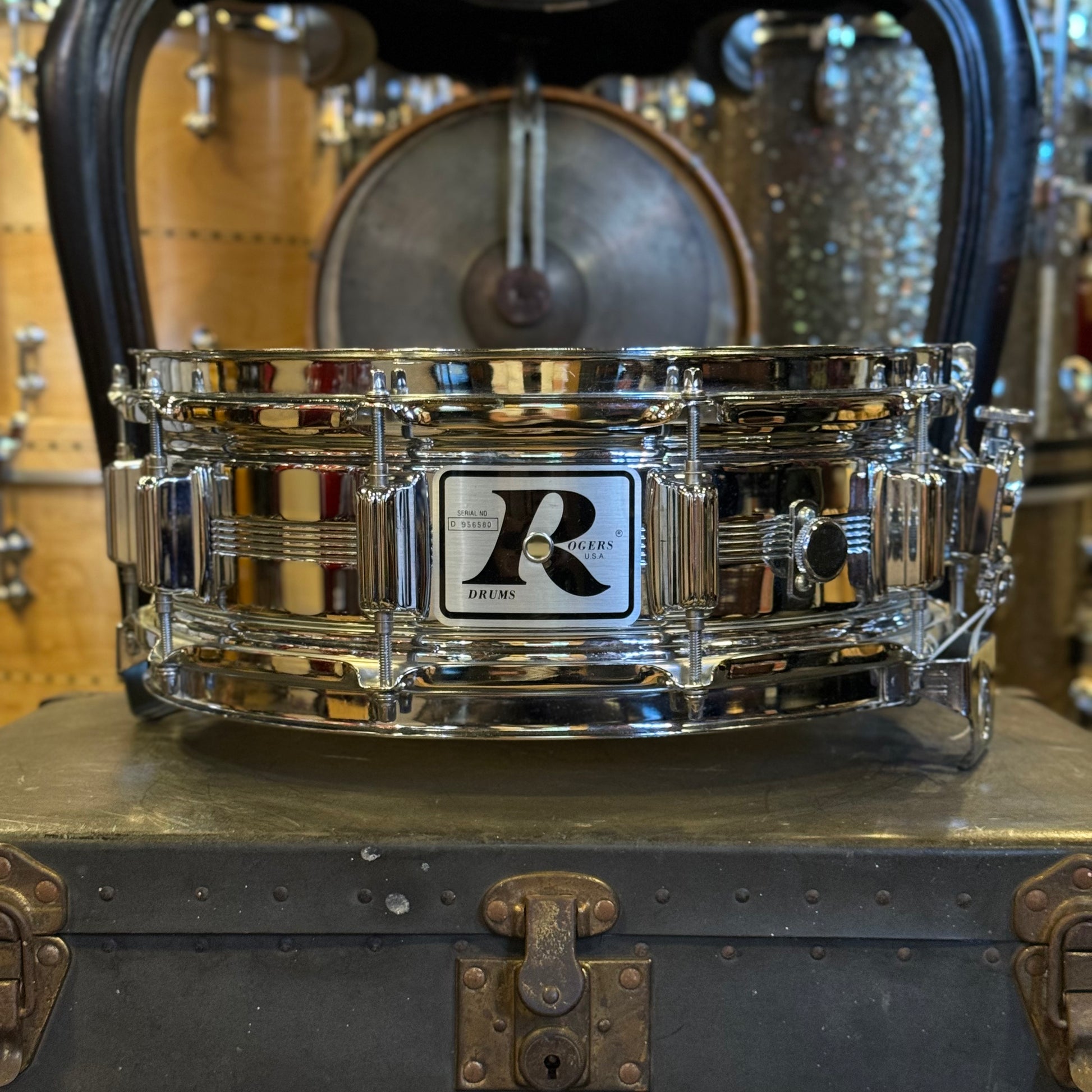 VINTAGE 1970's Rogers 5x14 Big R Dynasonic Snare Drum – Badges VINTAGE 1970's Rogers 5x14 Big R Dynasonic Snare Drum – Badges