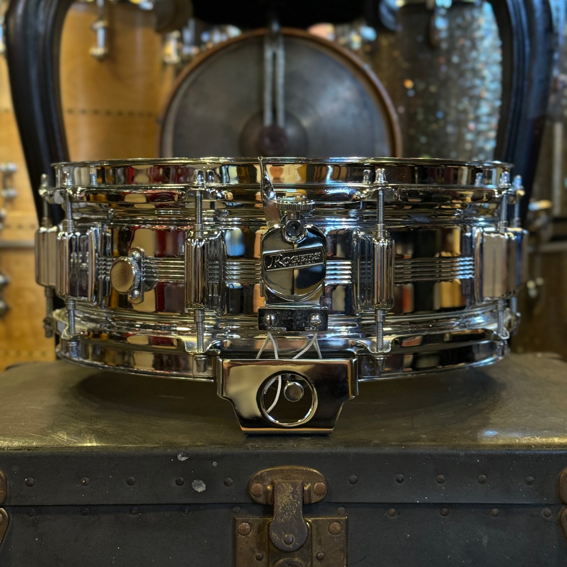 VINTAGE 1970's Rogers 5x14 Big R Dynasonic Snare Drum – Badges VINTAGE 1970's Rogers 5x14 Big R Dynasonic Snare Drum – Badges