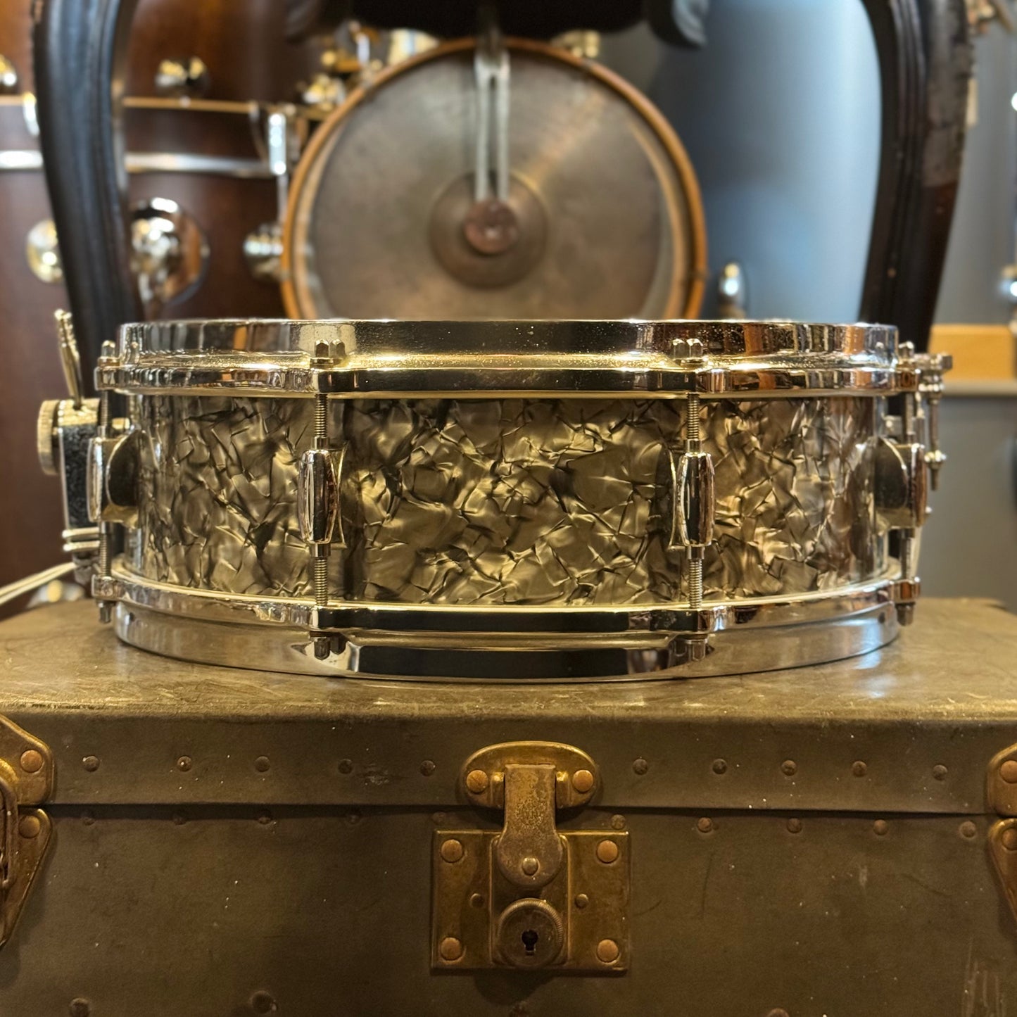 VINTAGE 1960's Gretsch 4x14 Round Badge Progressive Jazz Snare Drum in Champagne Sparkle