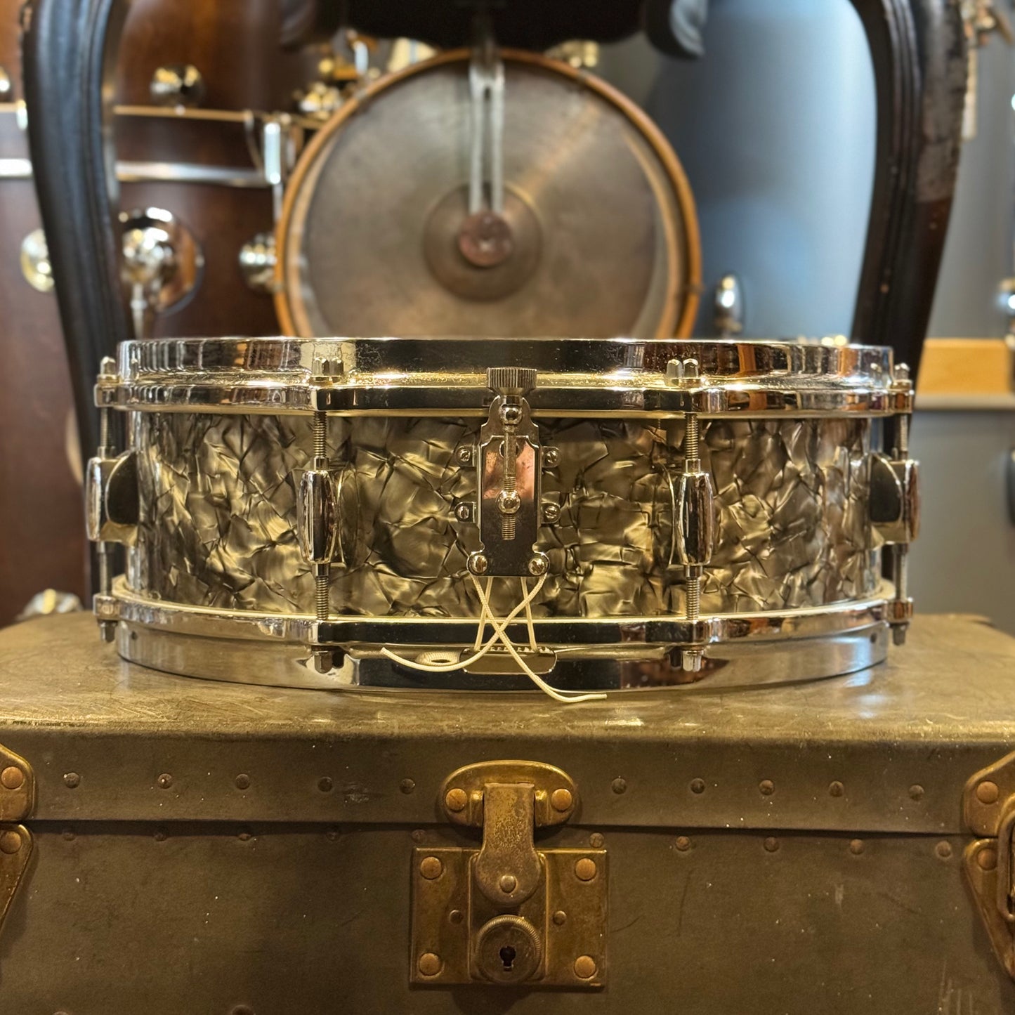 VINTAGE 1960's Gretsch 4x14 Round Badge Progressive Jazz Snare Drum in Champagne Sparkle