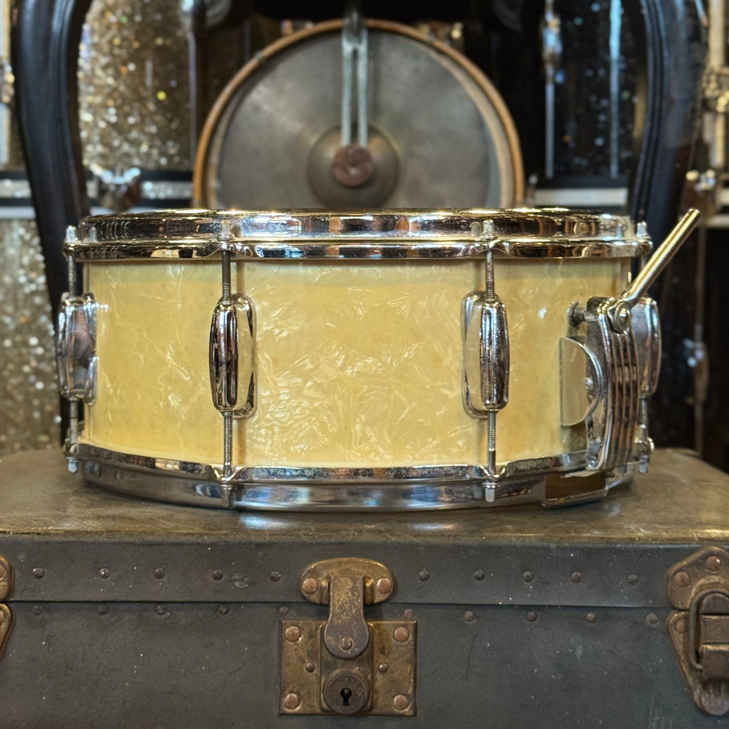 VINTAGE 1958-1962 Slingerland 5.5x14 Gene Krupa Radio King Snare Drum in White Marine Pearl