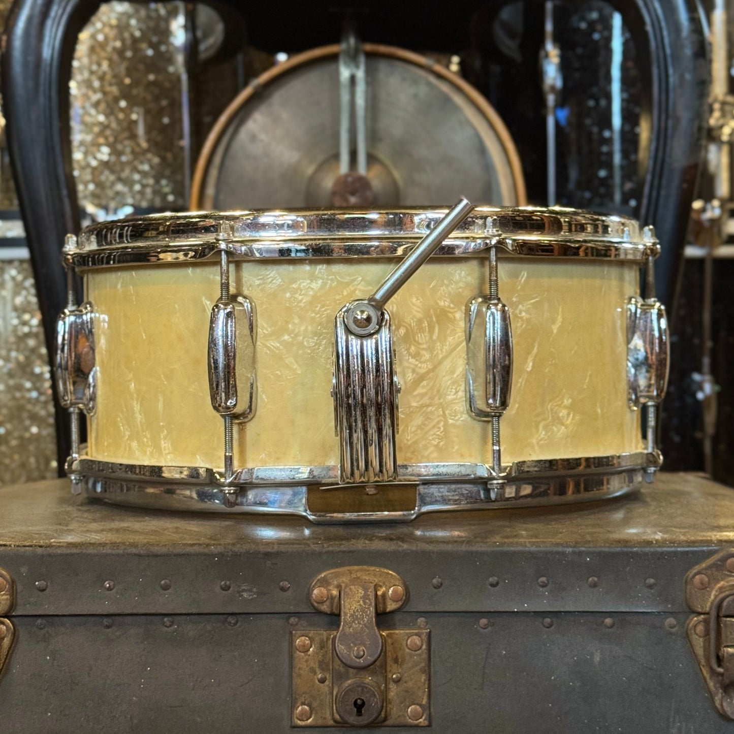 VINTAGE 1958-1962 Slingerland 5.5x14 Gene Krupa Radio King Snare Drum in White Marine Pearl