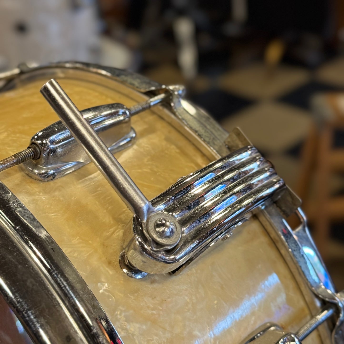 VINTAGE 1958-1962 Slingerland 5.5x14 Gene Krupa Radio King Snare Drum in White Marine Pearl
