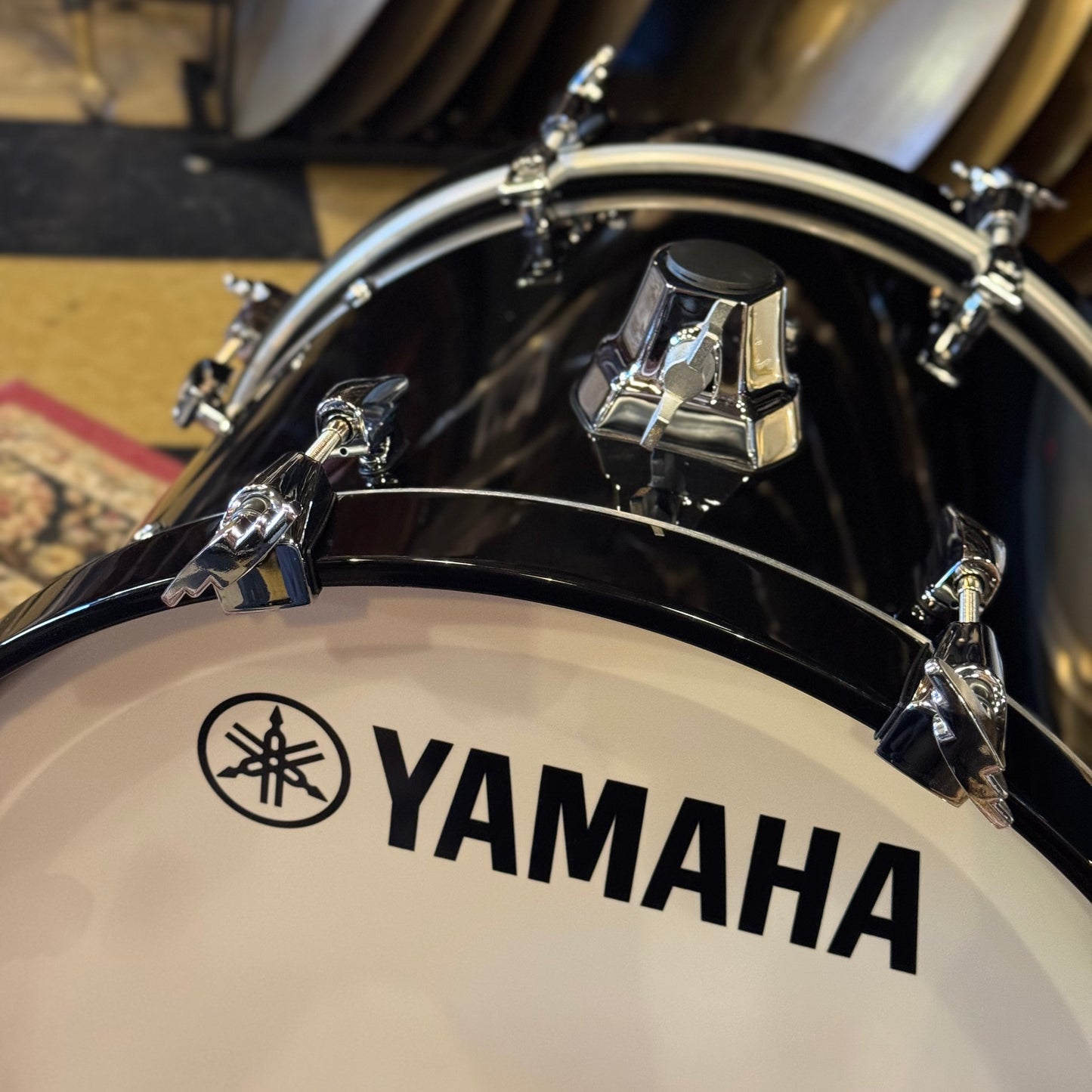 Open Box Yamaha Absolute Hybrid Maple 18x14 Bass Drum in Solid Black (AMB1814-SOB)