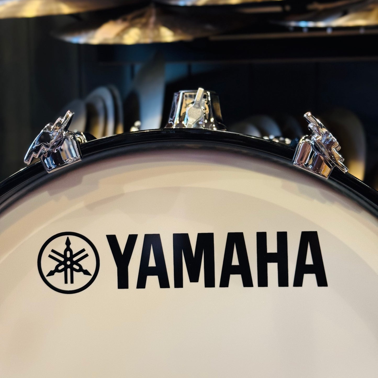 Open Box Yamaha Absolute Hybrid Maple 18x14 Bass Drum in Solid Black (AMB1814-SOB)