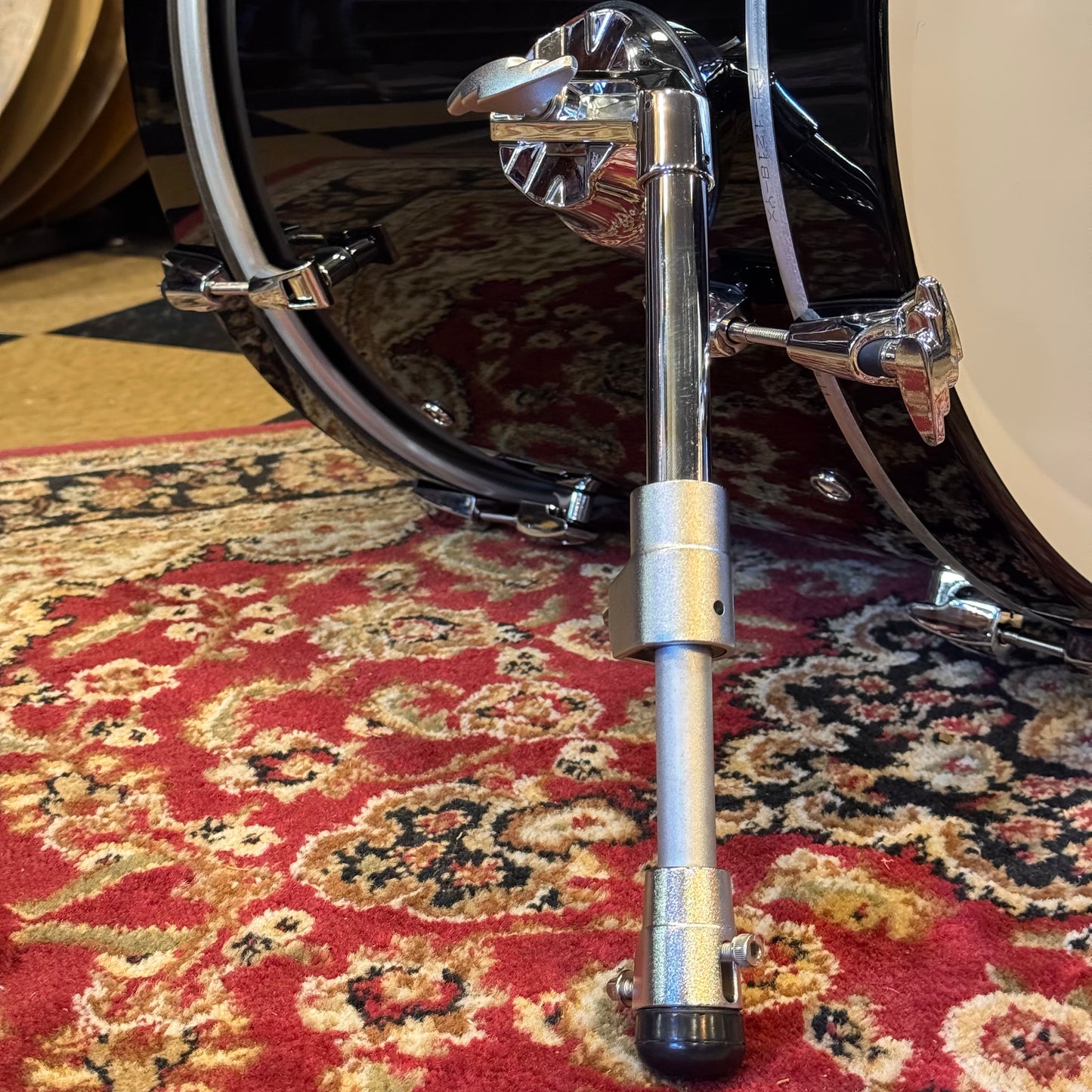 Open Box Yamaha Absolute Hybrid Maple 18x14 Bass Drum in Solid Black (AMB1814-SOB)