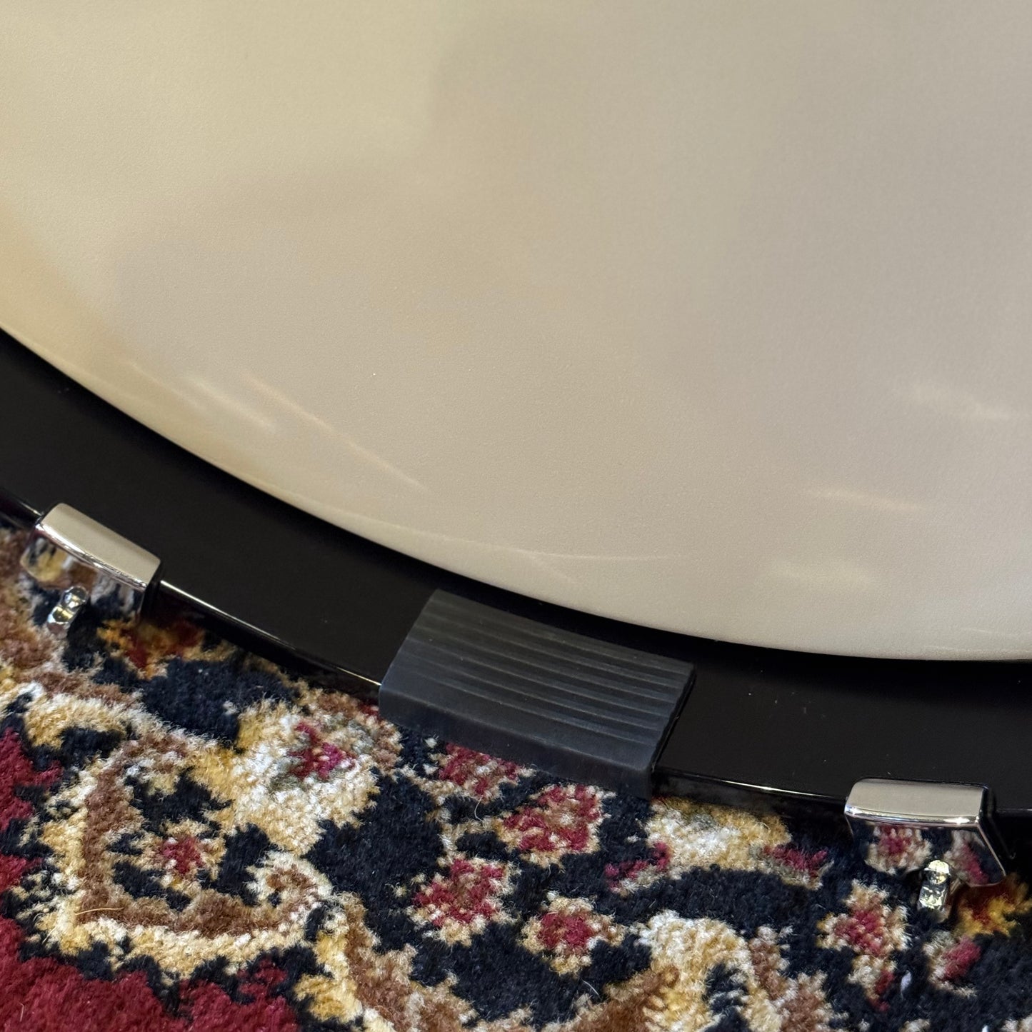 Open Box Yamaha Absolute Hybrid Maple 18x14 Bass Drum in Solid Black (AMB1814-SOB)