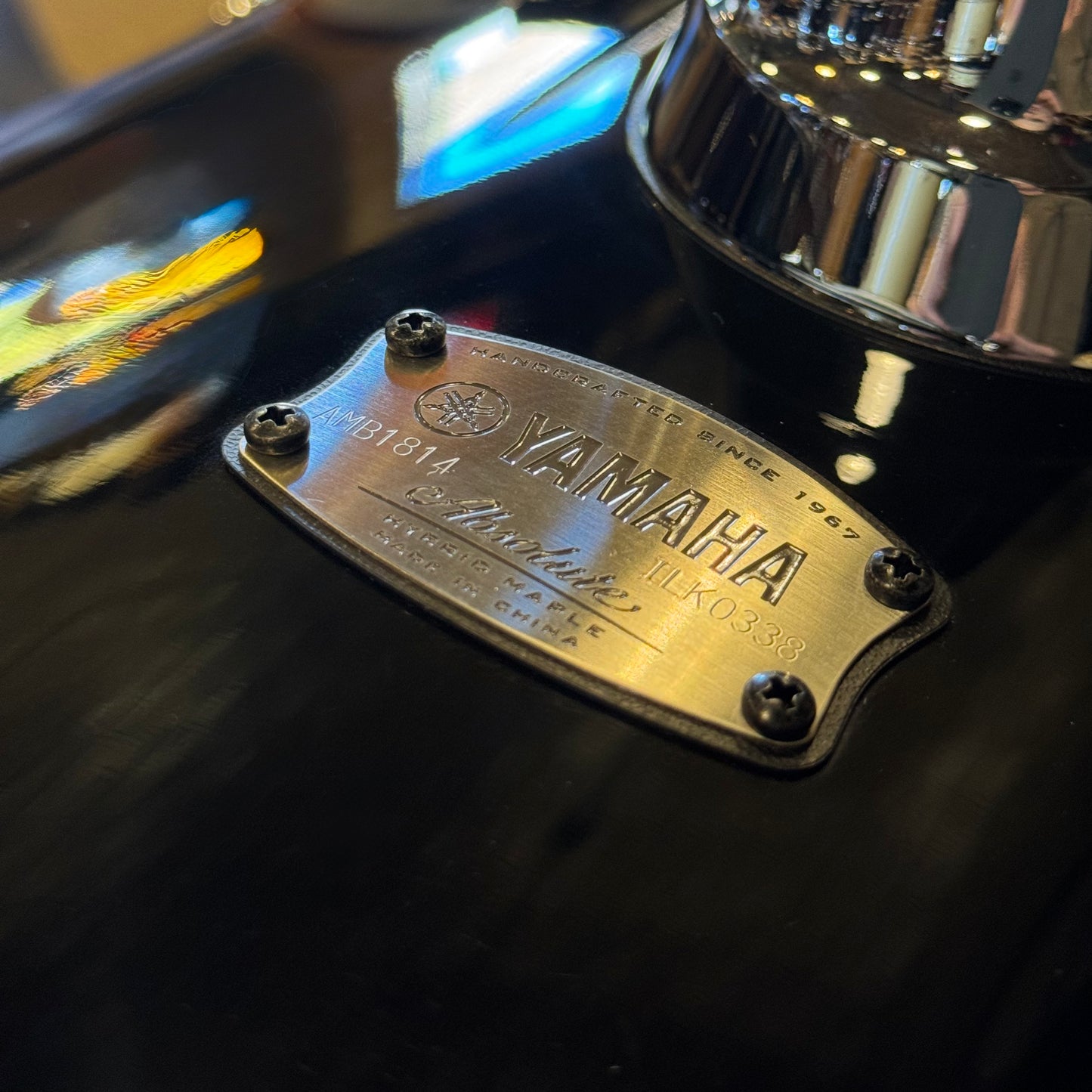 Open Box Yamaha Absolute Hybrid Maple 18x14 Bass Drum in Solid Black (AMB1814-SOB)