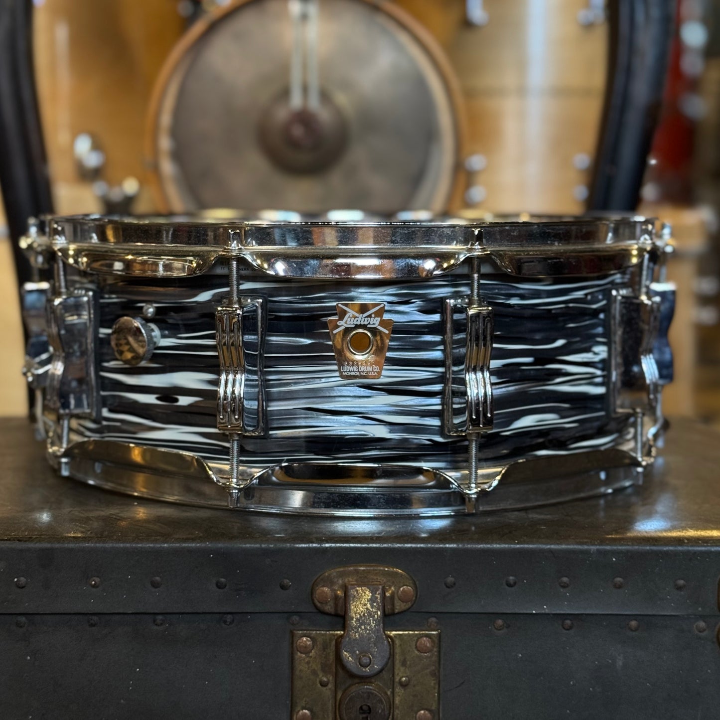 USED 1990's Ludwig 5.5x14 Monroe Badge Classic Snare Drum in Black Oyster