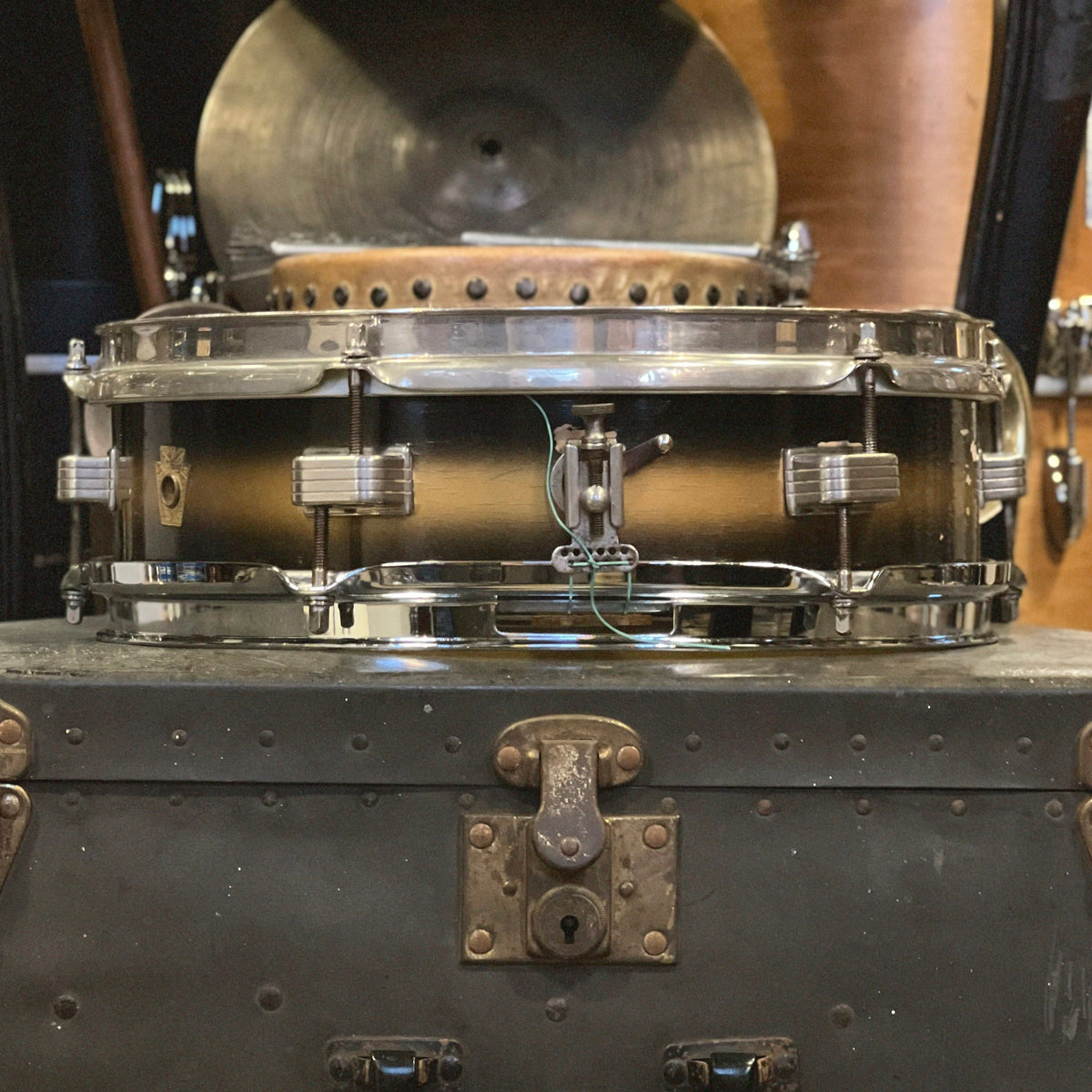 VINTAGE 1960-1964 Ludwig 3x13 Be-Bop 6-Lug Snare Drum in Black & Gold ...