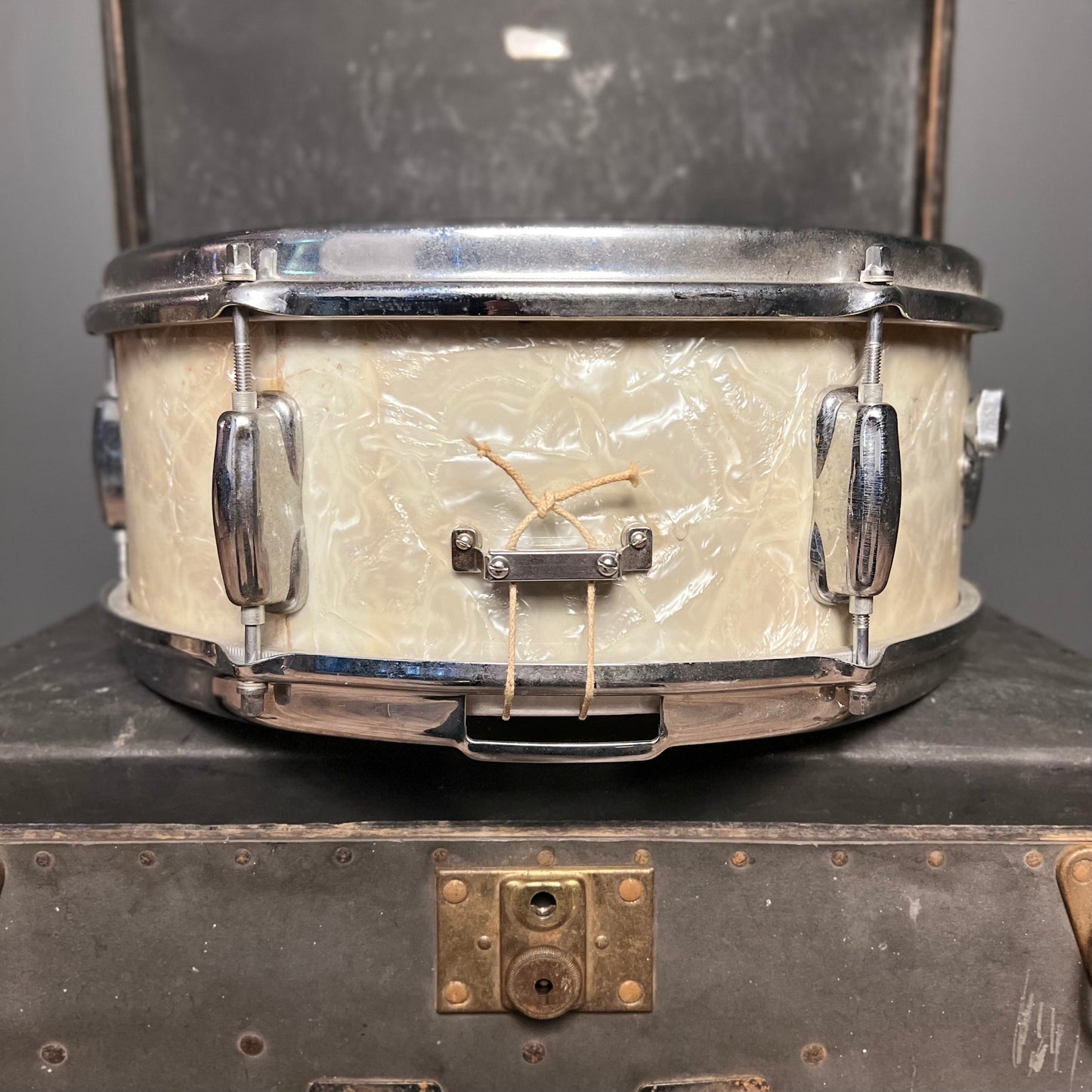 VINTAGE 1960's Slingerland 5.5x14 No. 161 Student Deluxe Model Snare Drum in White Marine Pearl